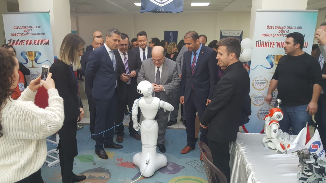 SANKO Okulları, Şahinbey Bilim ve Sanat Merkezinin düzenlediği “Gazişehir'de Bilimin ve Sanatın Dili” TÜBİTAK Bilim Şenliğine genetik ve robotik kodlama alanlarında iki..