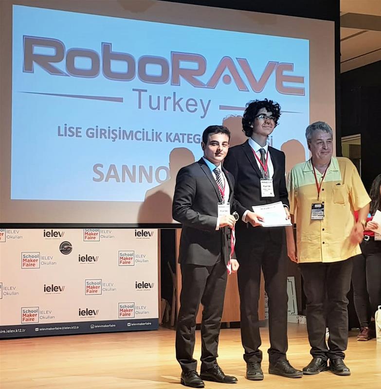 İstanbul IELEV Okulları tarafından bu yıl Türkiye’de ilki düzenlenen Uluslararası “RoboRAVE Turkey 2019” yarışmasında, SANKO Okulları öğrencileri ikinci oldu..