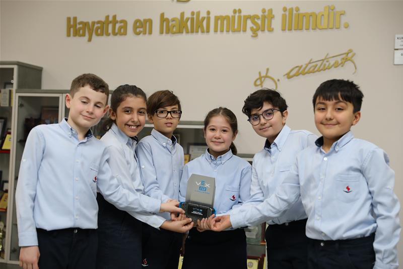 SANKO İlkokulu öğrencileri, Eğitimde İnovasyon Derneği tarafından düzenlenen “VEX IQ Robot Yarışması”nda Robot Becerileri Kategorisinde bölge birincisi, Takım &..