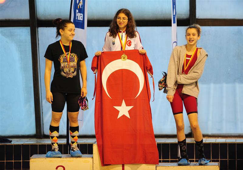 Makedonya’nın Üsküp şehrinde “1st Internatıonal LEN-Swim Meet Grandprix Makedonya Yüzme Yarışması”na SANKO Okulları SANKO Spor Kulübü dört alt..