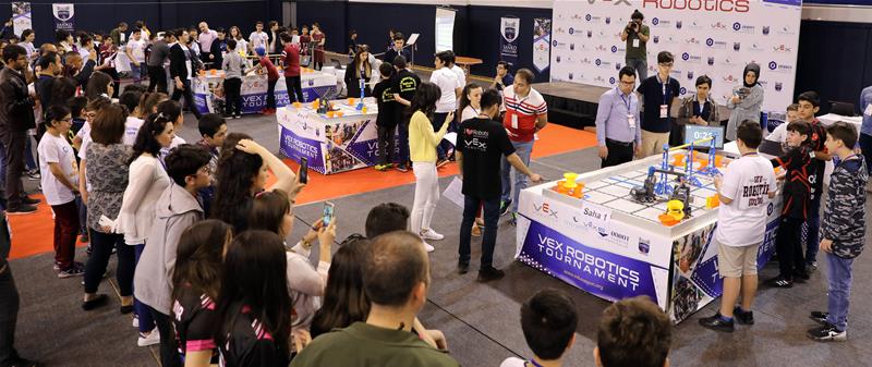 SANKO Okulları ve Eğitimde İnovasyon Derneği iş birliği ile düzenlenen “Gaziantep VEX IQ Challenge Turnuvası”nda 150 öğrenci kıyasıya mücadele etti.SANKO Okulları ..