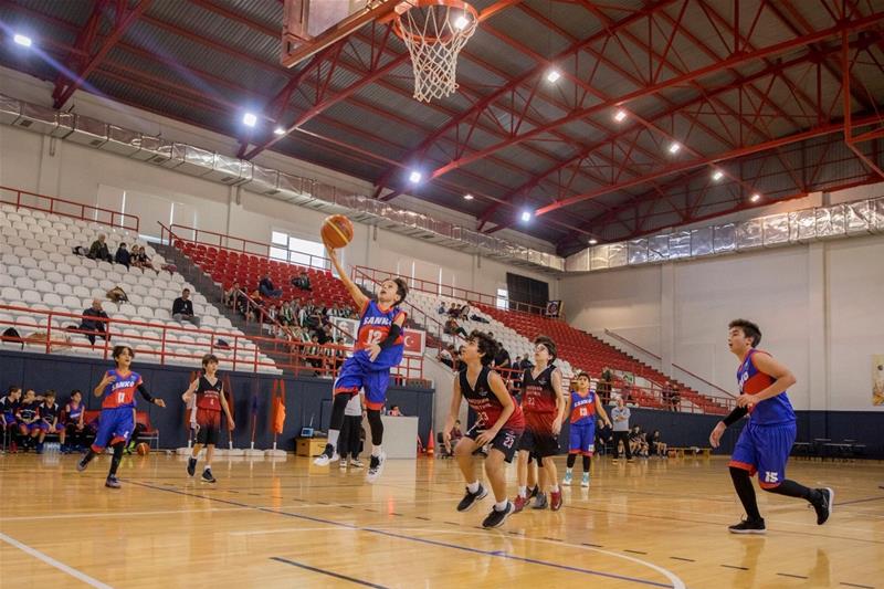 SANKO Okulları, “25 Aralık Kurtuluş Kupası 7’nci Basketbol Turnuvası” düzenledi.Abdulkadir Konukoğlu Spor Merkezinde düzenlenen turnuvaya, SANKO Okulları Basketbo..