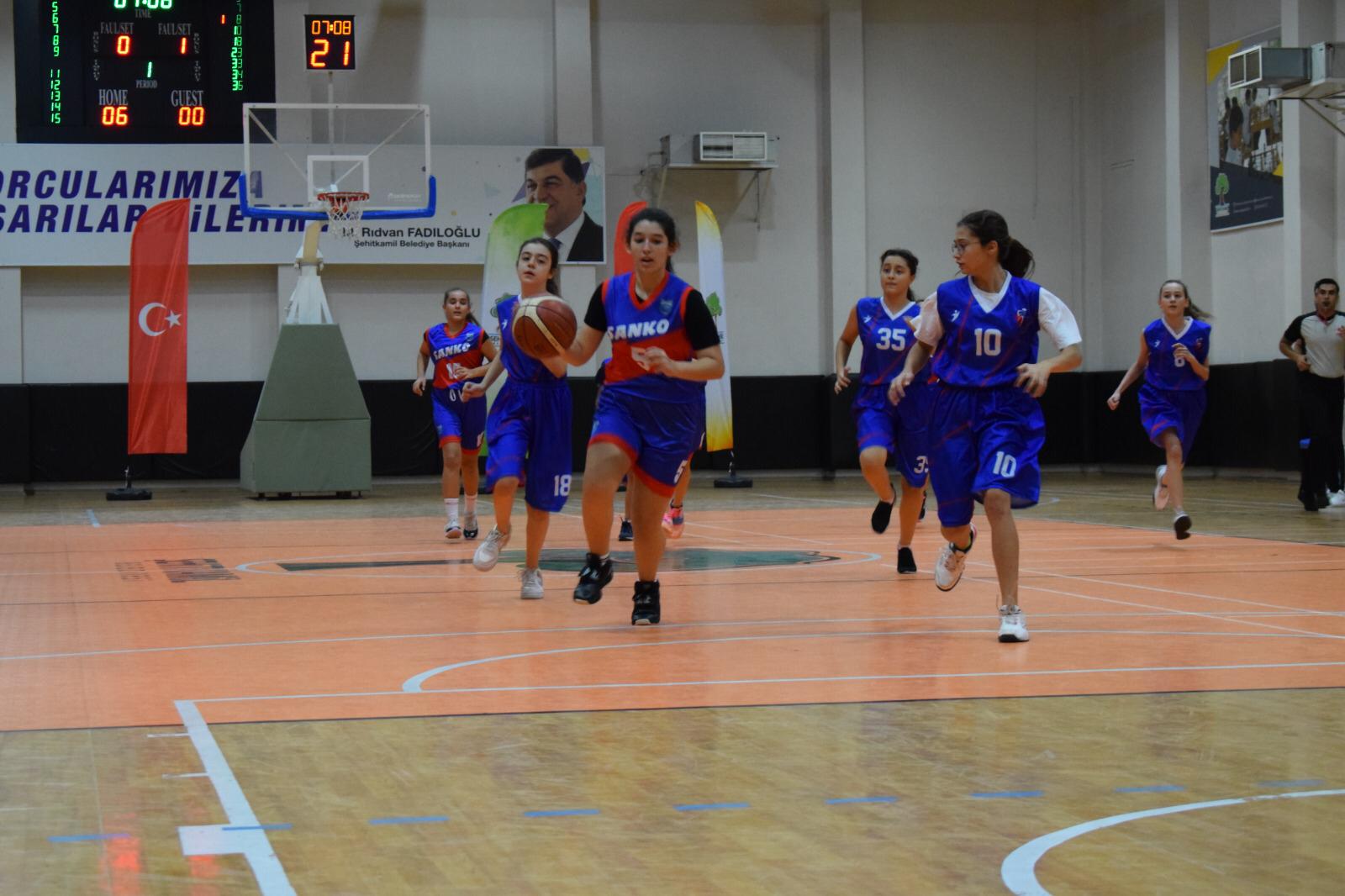 SANKO Okulları Yıldız Kız Basketbol Takımı, Şehitkamil Belediyesi tarafından düzenlenen “Cumhuriyet Kupası Yıldız Kızlar Basketbol Turnuvası”nda namağlup il şampiyonu oldu...